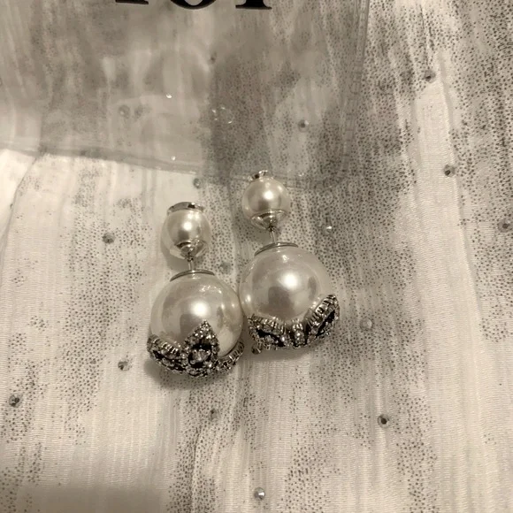 Dior Elegant Silver and Pearl earrings - Picture 3 of 7